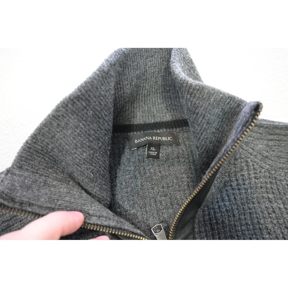 Banana Republic Sweater Mens XL Gray Merino Wool Leather Trim Quarter Zip EUC